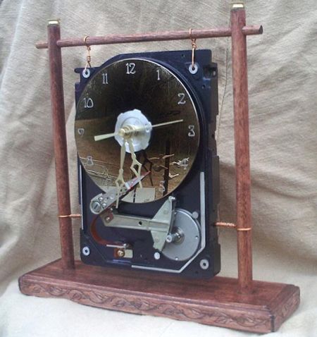  - recycled-hard-drive-clock_3_rKtIQ_24431