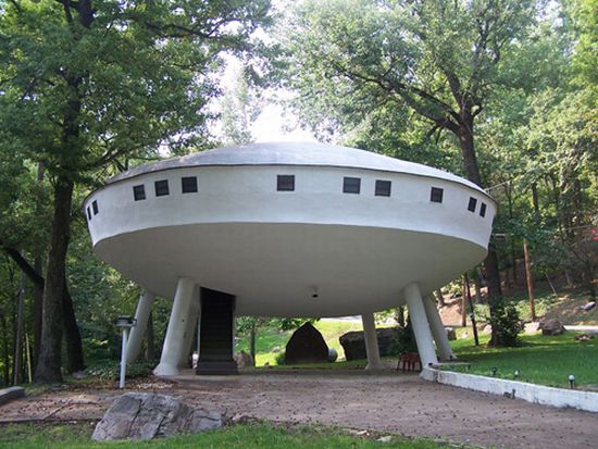 [Image: ufo-house_RWfDo_24702.jpg]