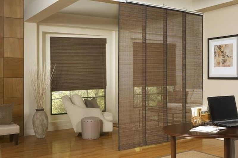 Room divider with blinds