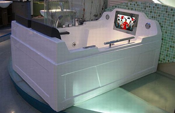 22 inch LCD TV Bathtub