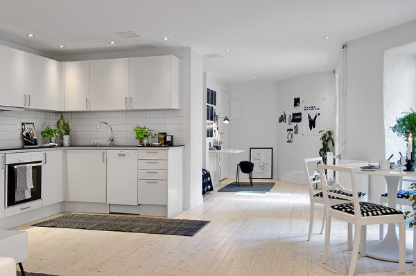 Chic black and white apartment