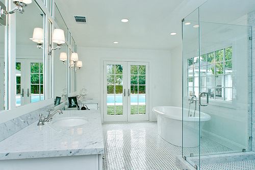 Designer Bathrooms / 5 Designer Bathrooms Worth Bookmarking Summer Classics Home : Industrial bathroom with geometric washbasin.