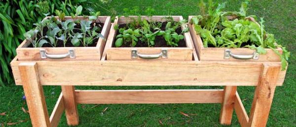 DIY salad bench