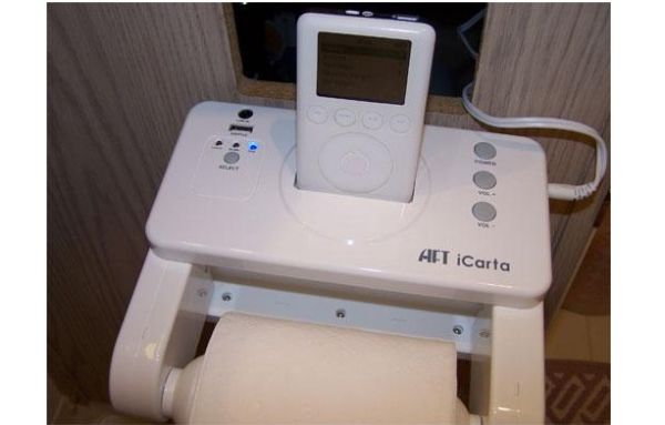 iCarta iPod toilet paper holder