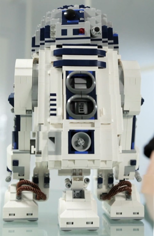 LEGO's ultimate R2D2 collectible