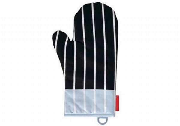 Magnetic oven mitt