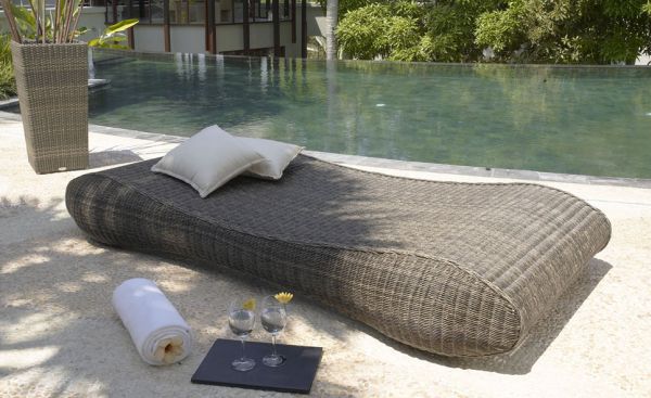 Outdoor Wicker Lounge Bed