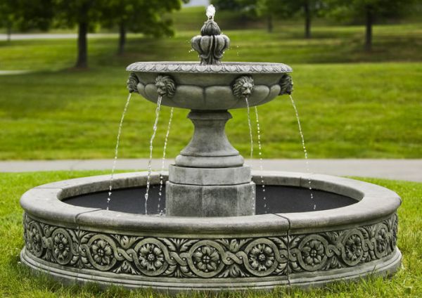 Beautiful Large Water Fountain In The City Park In Summer Stock Photo -  Download Image Now - iStock
