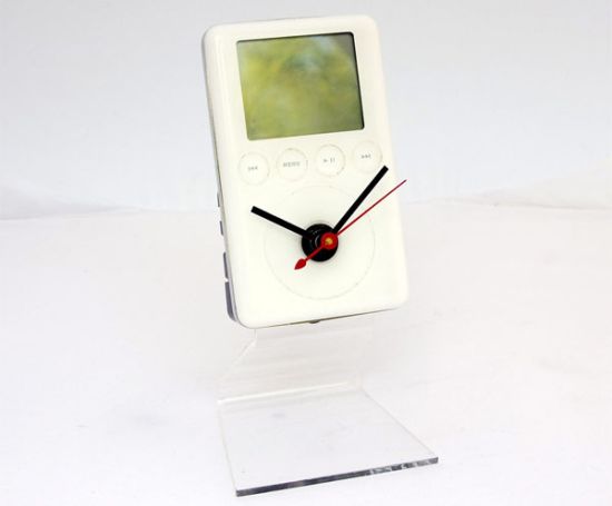 recycled apple ipod clock 1