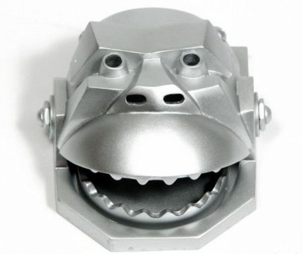 Scary robotic ashtray