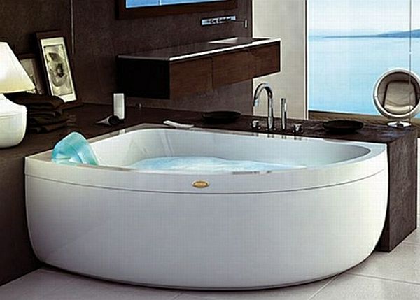 Whirlpool corner bath