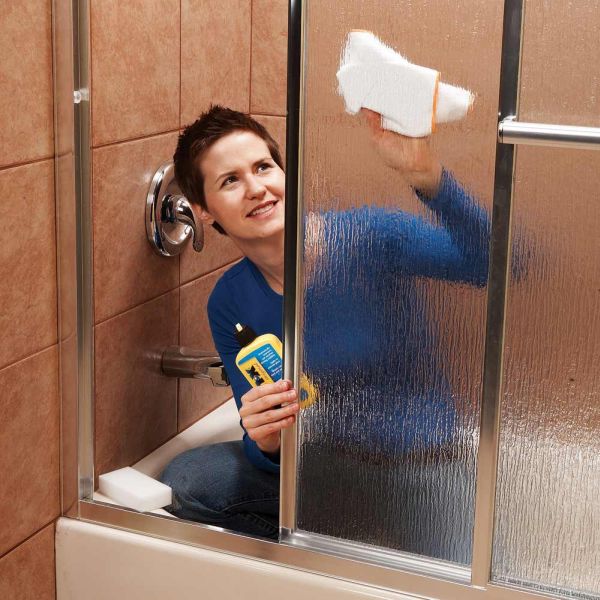 Cleaning shower door_2