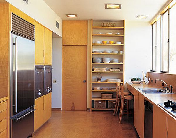 Vertical storing in kitchen