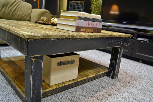 Reclaimed Wood Pallet Coffee Table_3