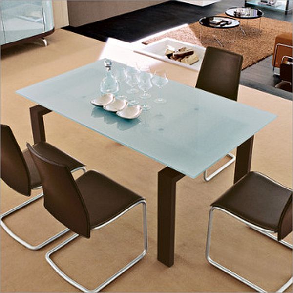 Action dining table