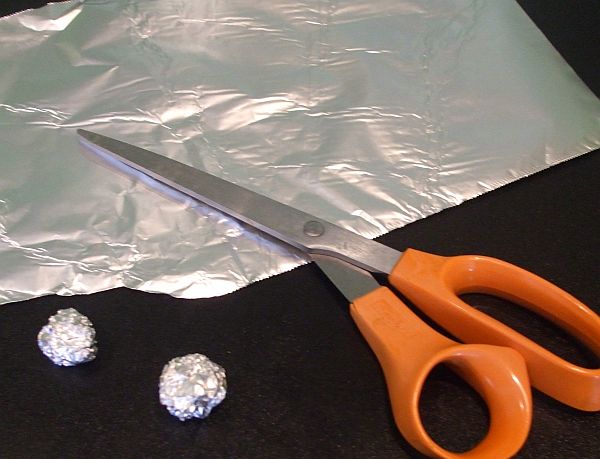 Aluminum Foil Chases away Pests