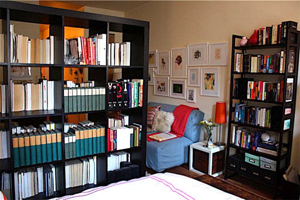 Floating bookshelf divider