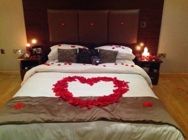 bedroom for Valentine’s Day (2)