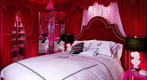 bedroom for Valentine’s Day (5)
