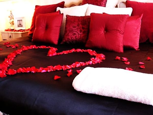 bedroom for Valentine’s Day (7)