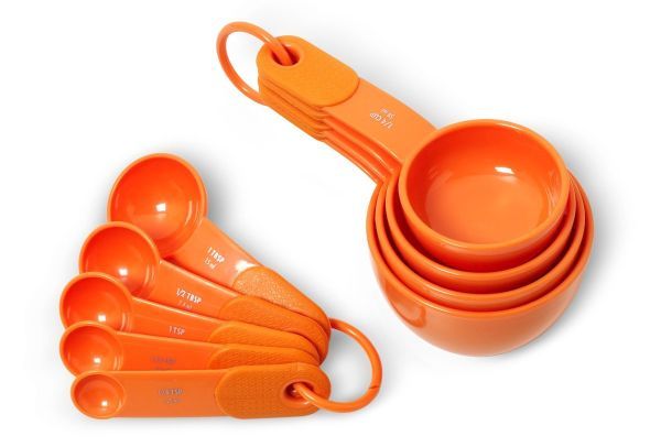 Measuring cups and spoons