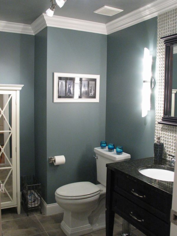 add space to tiny bathrooms (7)