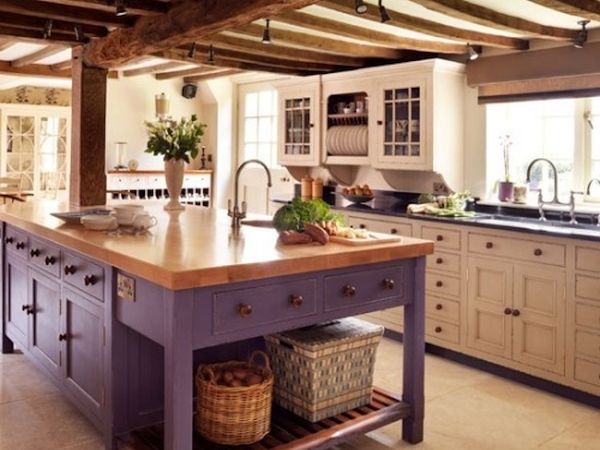 How to handle décor when creating a rustic country style kitchen