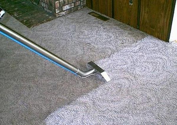 Steam cleaning of rugs
