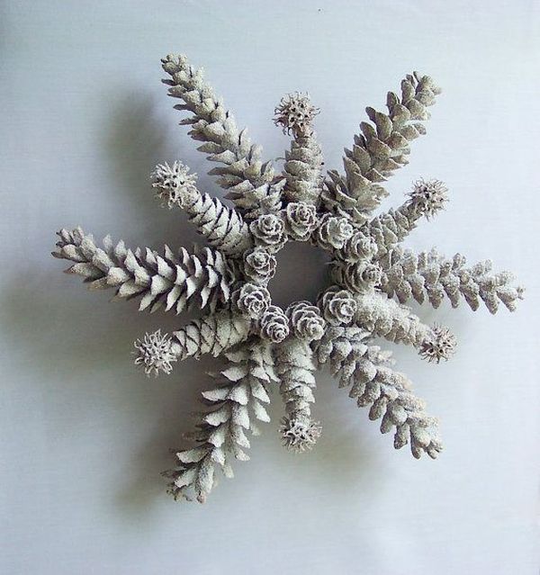 Pinecone garland and snowflakes