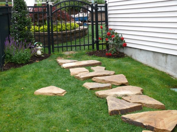 Taking the DIY route to a flagstone pathway for your lawn - Hometone ...