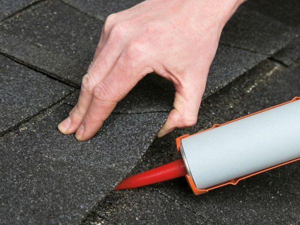 repairing an asphalt roof (6) 1