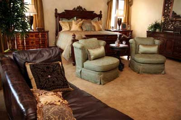 brown carpet IN ROOM (1)