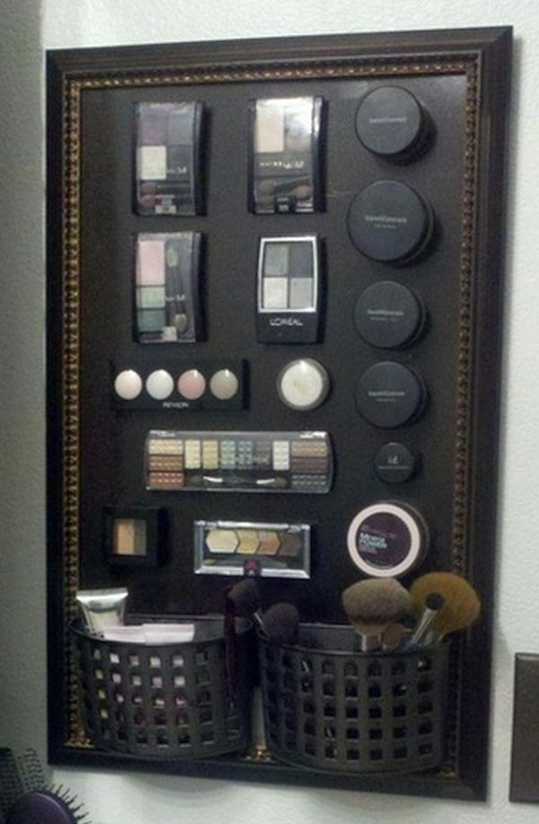 Magnetic makeup organizer