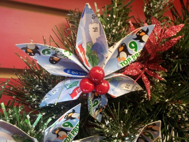 Christmas decorations with lottery tickets - Hometone - Home Automation