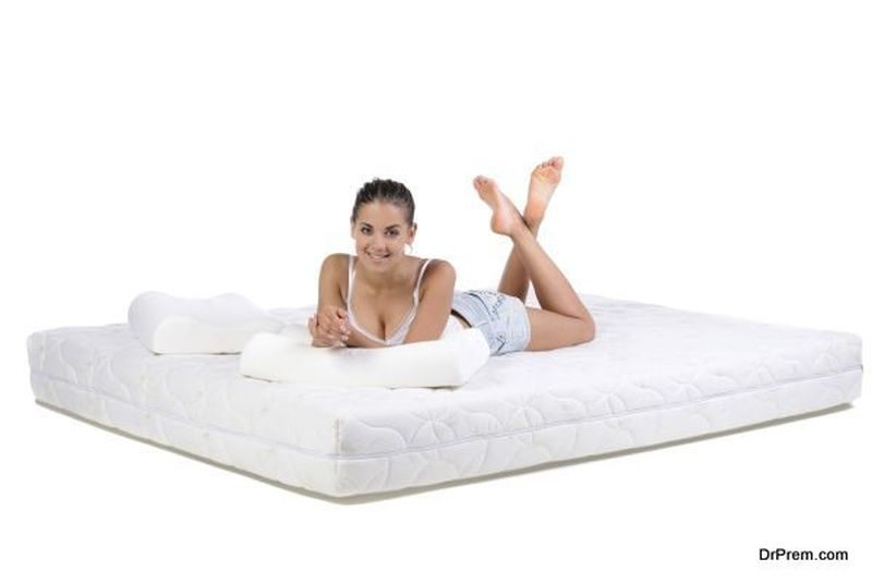 buying-a-mattress-as-a-stomach-sleeper