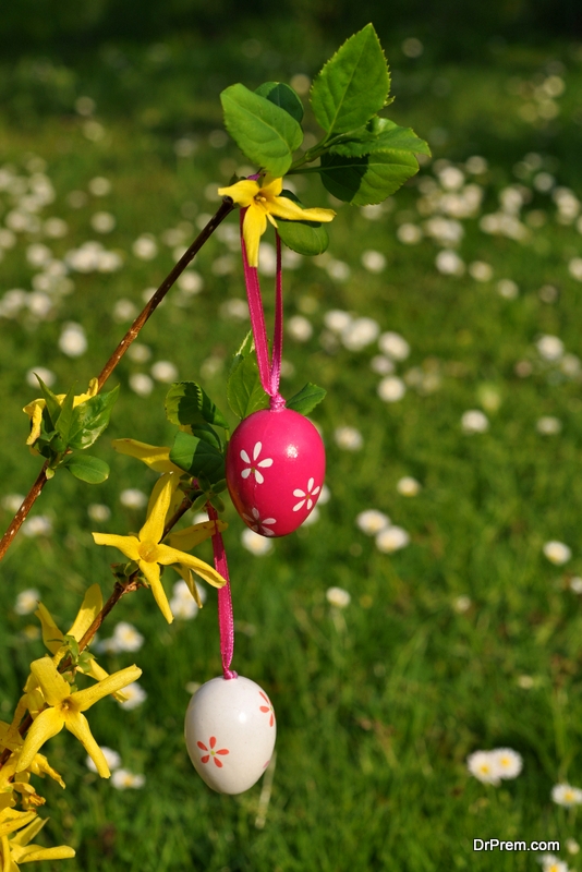 A-vertical-garden-of-Easter-eggs