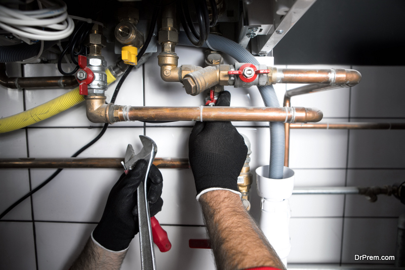 plumber-solving-plumbing-problem