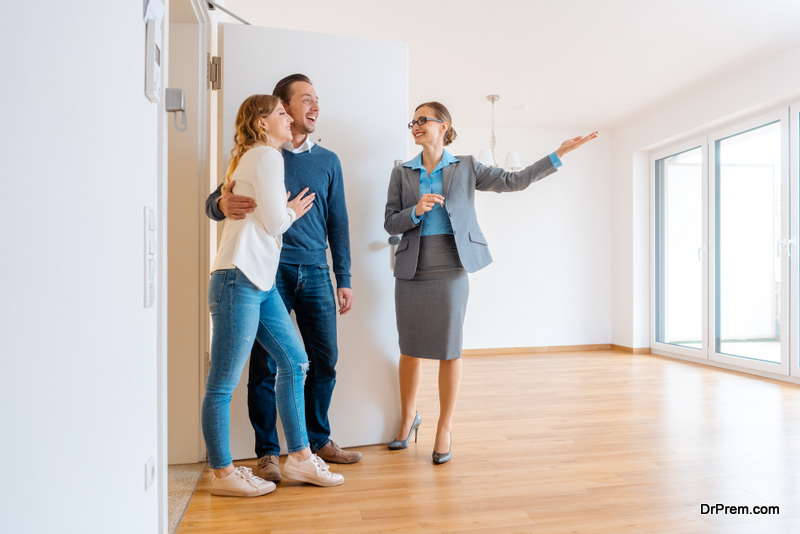 Real-Estate-Agent-showing-house-to-couple