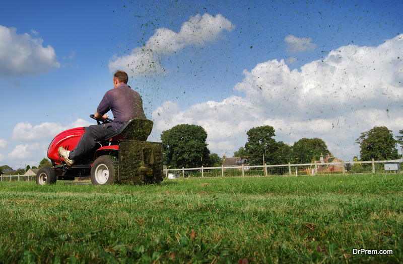 Benefits of Buying a Ride On Lawn Mower For Your Home
